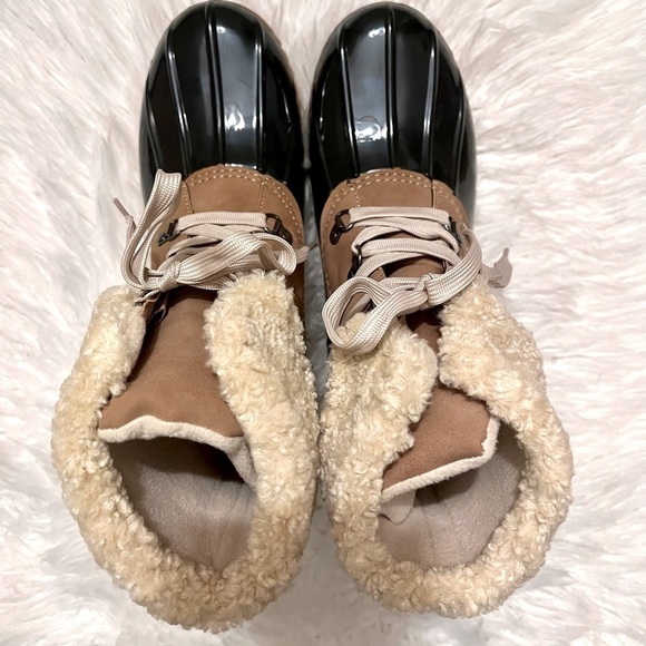 Dv by Dolce Vita Navy Faux Fur Duck Boot - Sizes Vary - Picture 2 of 8